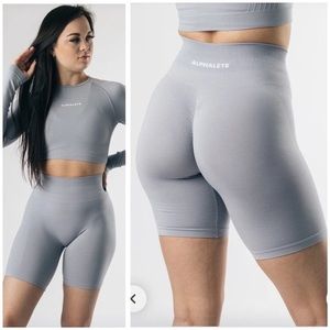 Alphalete Biker short in Thunder Cloud